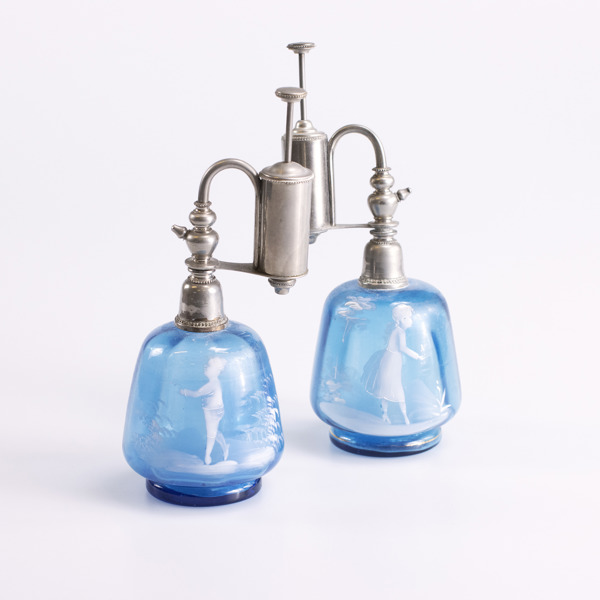 Parfymflaskor, ett par, glas och metall_23248a_8db1b1f57f26f15_lg.jpeg