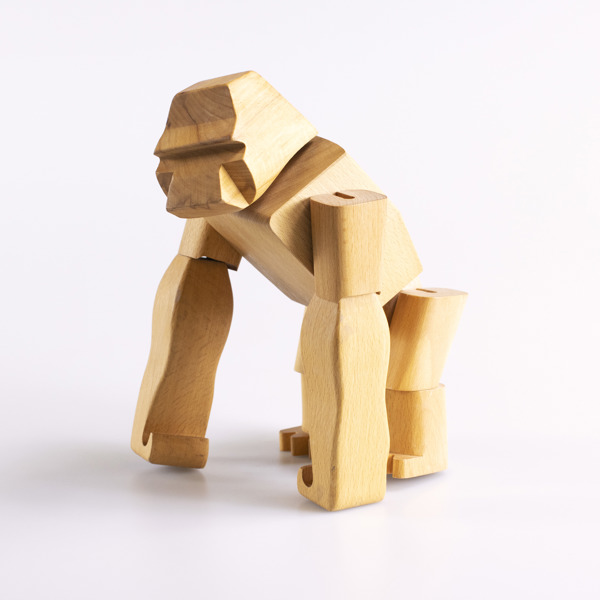 David Weeks, figurin, trä, "Hanno the Gorilla", Areaware, höjd 29 cm_23303a_8db1bcdc08e029b_lg.jpeg