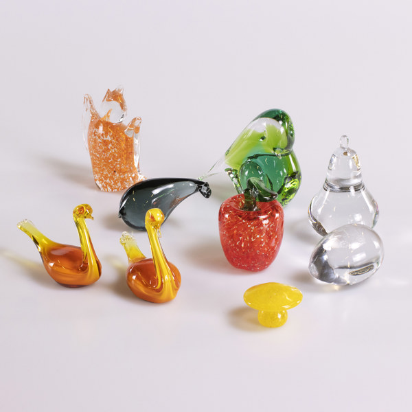 Figuriner, frukter, 9 st, glas, bl a FM Konstglas, högsta 11 cm_24772a_8db5d1481ee4752_lg.jpeg