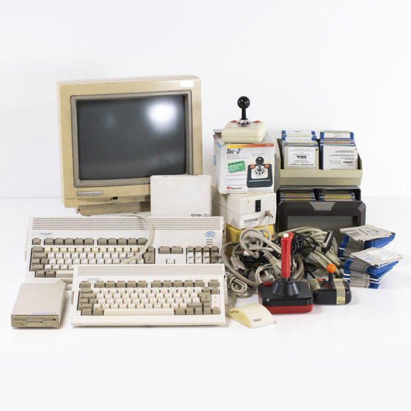 Commodore Amiga, 600HD, 1200, med tillbehör_30048a_8dc30660e75770d_lg.jpeg